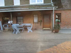 Appartement avec terrasse, jardin et sauna - Image 2