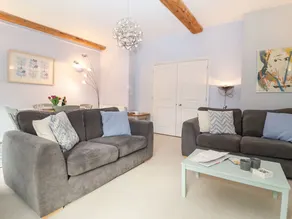 Cottage with pool - Image 3
