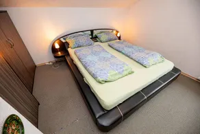 Holiday apartment with pool, garden & terrace - Image 3