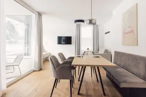 Apartment with terrace - Image 5