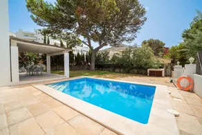 Villa mit privatem Pool, Garten und Terrasse - Image 2