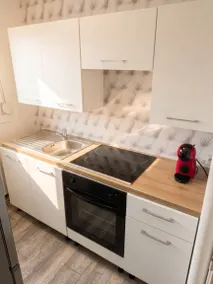 Fully equipped charming flat - Image 4