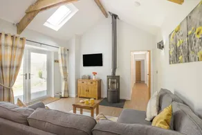 Cottage with garden, jacuzzi & barbeque - Image 5