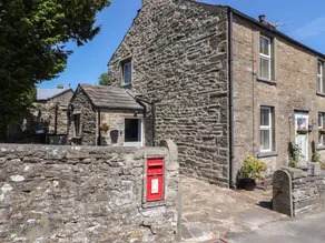 Child-friendly cottage with garden - Image 3