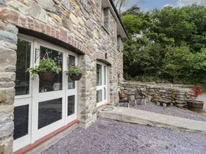 Cottage with garden - Image 2