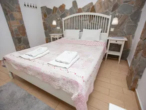 Appartamento con terrazza e giardino - Image 3