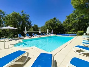 Cottage with garden & pool - Image 2