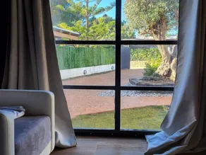 Fully equipped house with garden & private pool - Image 5