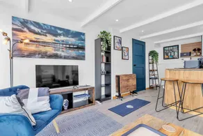 Apartment with garden - Image 5