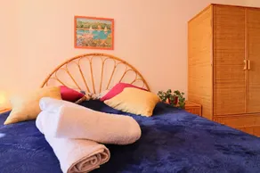 Apartment with garden | City view - Image 5