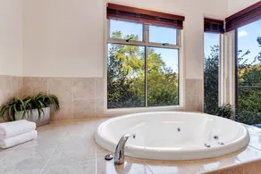 Spacious Cottage with Mountain Views near Toowoomba, Queensland - Image 5