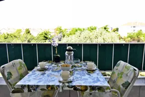 Holiday apartment with garden - Image 2