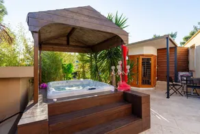 Wonderful holiday home with private pool, barbeque & sauna | Mountain view | Pets allowed - Image 5