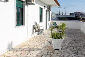 Villa avec terrasse, jardin et internet haut débit | Vue jardin - Image 4