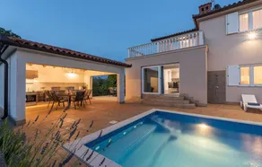 Moderne 4-SZ-Villa mit Pool und Sauna in Strandnähe - Image 4