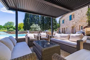 Holiday home with garden, pool & barbeque - Image 3