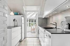 Holiday home with garden, sauna & jacuzzi - Image 3