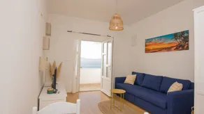 Apartment with terrace & garden - Image 3