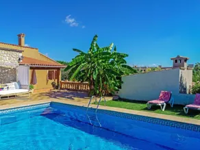 Großzügiges Ferienhaus mit Grill, Garten und privatem Pool | Bergblick - Image 3
