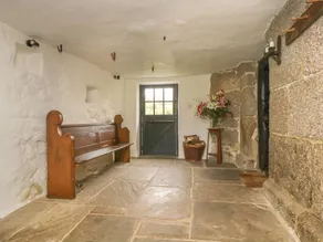 Cottage with garden - Image 2