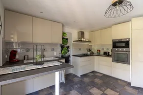 Holiday home with garden & terrace - Image 3