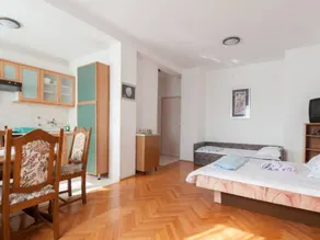 Apartamento vacacional con barbacoa y jardín - Image 3