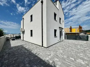 Wohnung mit privatem Pool und Terrasse - Image 3