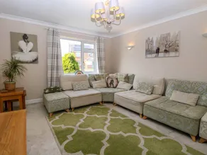 Cottage with garden & jacuzzi - Image 3