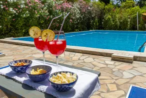 Family-oriented farm with pool, BBQ & garden | Garden view | Dogs allowed - Image 2