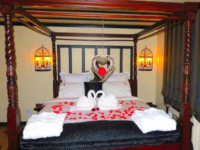 Luxurious Spa Suite Rental for a Romantic Getaway in Melbourne - Image 4