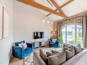 Cottage with garden | River view - Image 2