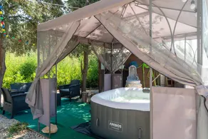 Wonderful camping with garden, barbecue & hot tub | Garden view - Image 4