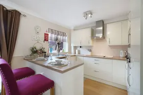 Stylish Home with Private Garden and BBQ - Image 5