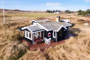 Family-friendly house with terrace - Image 2