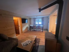 Apartment with terrace - Image 3