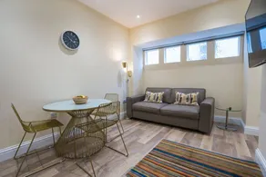 Cottage with terrace - Image 2