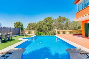 Children-friendly beautiful villa with private pool, garden & jacuzzi | Suitable for remote work | Pet-friendly - Image 4