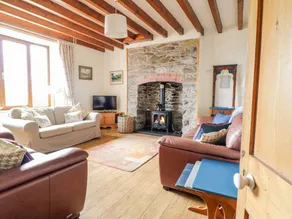 Cottage with jacuzzi, garden & barbeque - Image 4