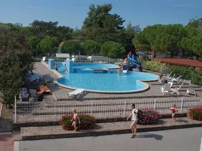 Charmant bungalow avec terrasse et piscine chauffée | Avec animaux acceptés - Image 2
