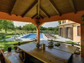 Casa vacacional con terraza, piscina privada y sauna - Image 4