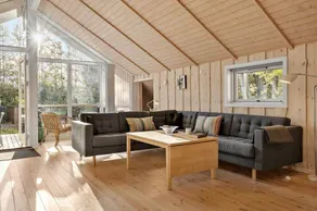 Holiday home with barbeque & hot tub - Image 4