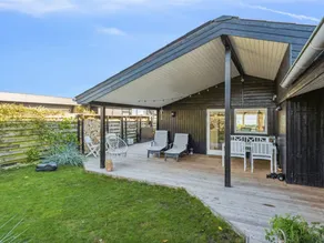 Holiday home with garden, barbecue & terrace | Sea view - Image 4