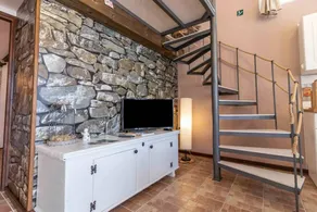 Holiday apartment with barbecue, terrace & garden - Image 4