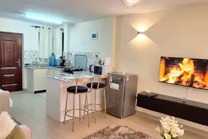 Apartment with garden - Image 5