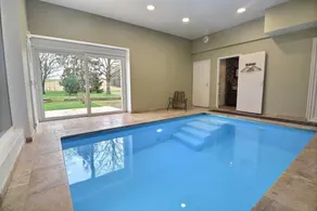 Schöne Ferienunterkunft mit Terrasse, Pool und Garten - Image 2
