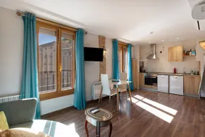 Aparthotel | City view - Image 2