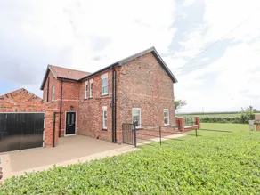 Cottage with garden - Image 2