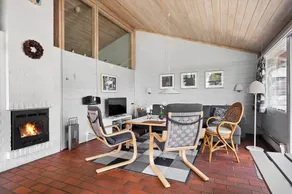 House with barbecue, terrace & pool - Image 3