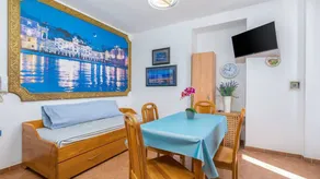 Flat with garden - Image 3
