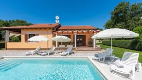 Voll ausgestattete Villa mit Terrasse, Garten und privatem Pool | Haustiere sind willkommen - Image 2